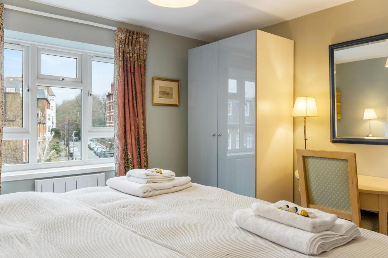 Bright & Cosy Gem ~ Battersea Park View ~ King Bed Apartment ลอนดอน ภายนอก รูปภาพ
