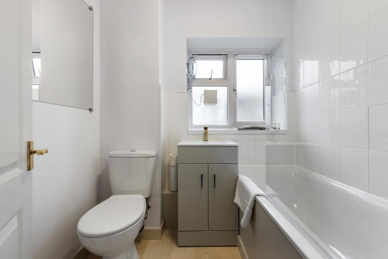 Bright & Cosy Gem ~ Battersea Park View ~ King Bed Apartment ลอนดอน ภายนอก รูปภาพ